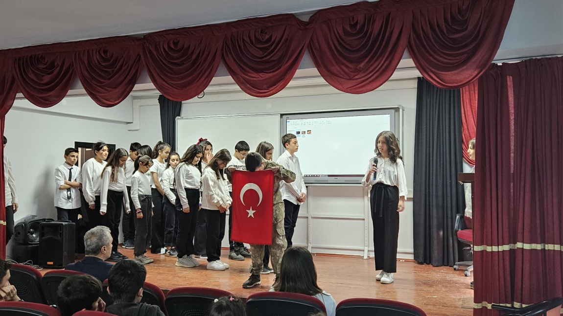 12 Mart İstiklal Marşı’nın Kabülü ve Mehmet Akif Ersoy’u Anma Günü okulumuzda yapılan törenle kutlandı