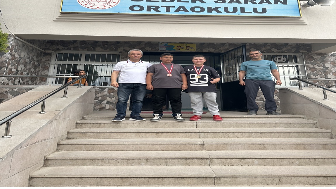 Okulumuzda güreş ve beş taş yarışmasında birinci olan öğrencilerimizi ödüllendirdik. 